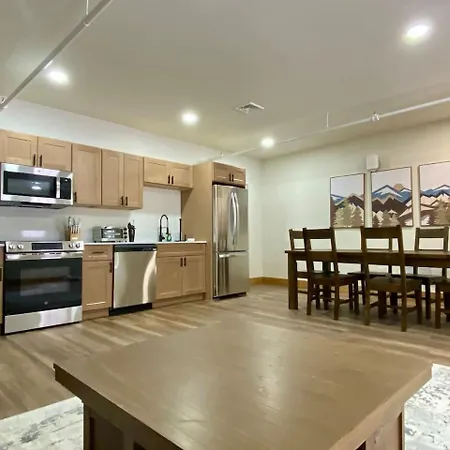 Luxury 1 Bedroom Lodge Unit 301